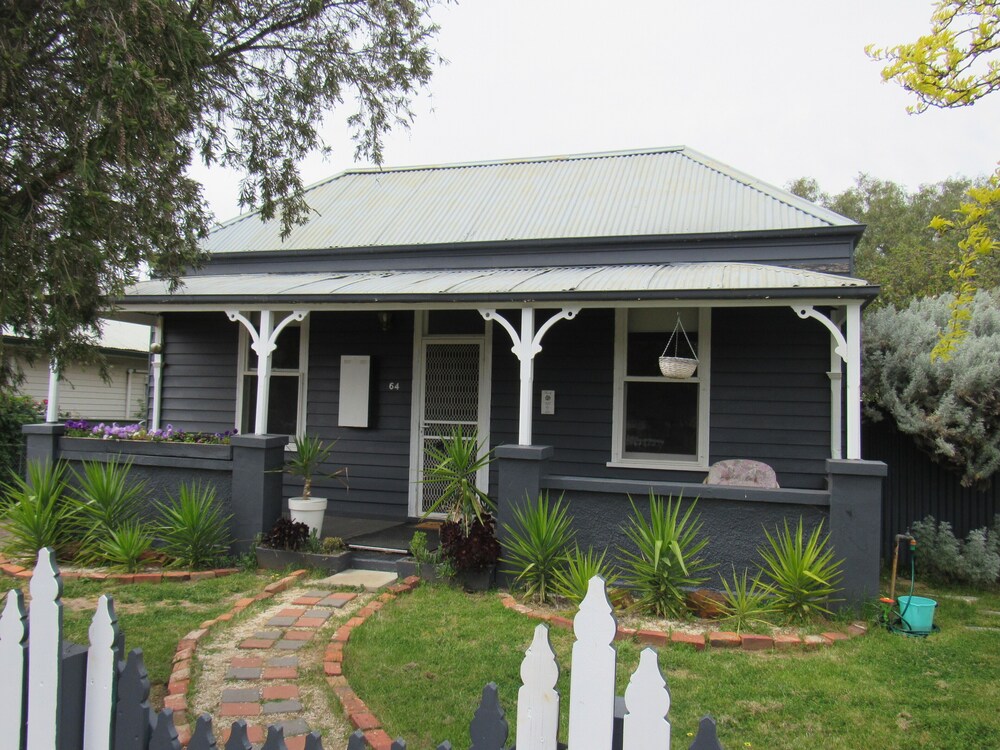 Welcome Stranger Cottage Maryborough Aus Best Price Guarantee Lastminute Com Au
