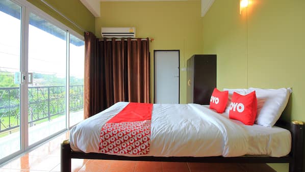 Minibar, rollaway beds, free WiFi