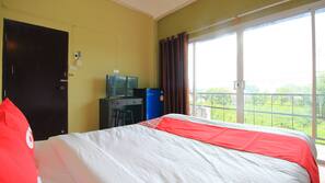 Minibar, rollaway beds, free WiFi