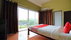 Minibar, rollaway beds, free WiFi
