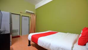 Minibar, rollaway beds, free WiFi