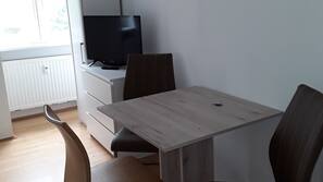 Laptopgeeigneter Arbeitsplatz, kostenloses WLAN