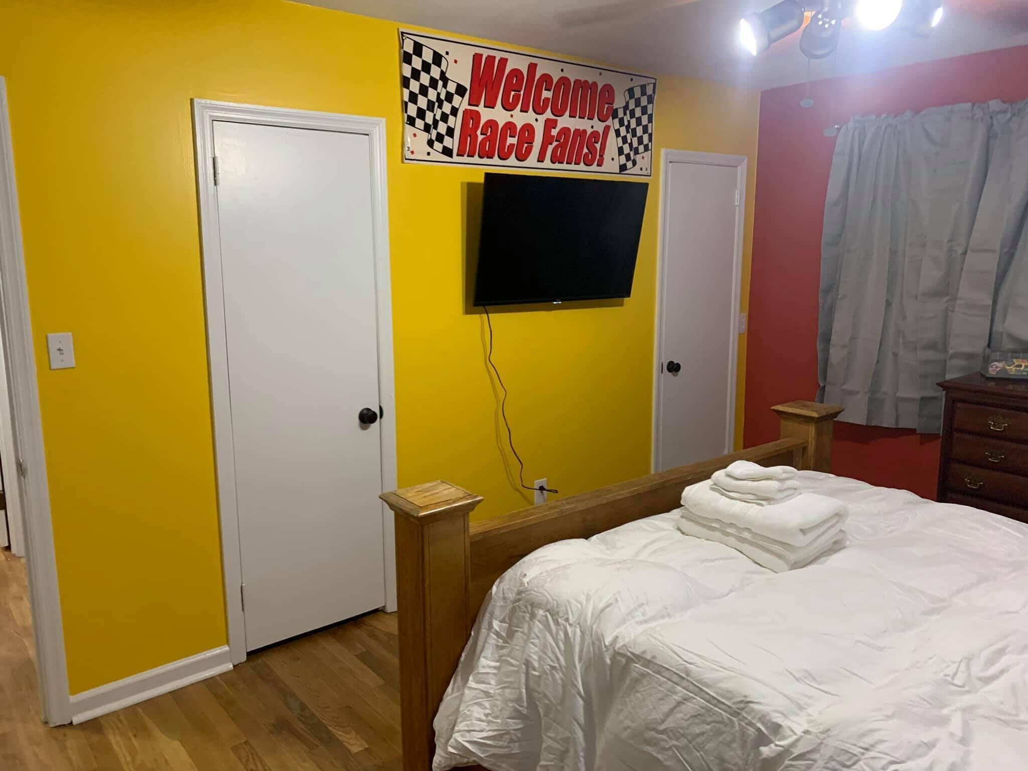 Quaint Modern Home With Themed Bedrooms for Added Fun - Netflix/wifi/coffee Incl in Dover, United States