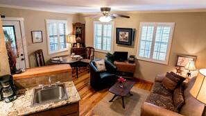 1 bedroom, in-room safe, linens