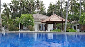 Kolam renang outdoor