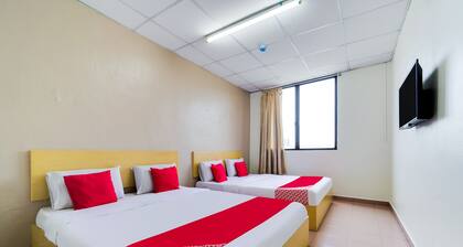 OYO 89461 CP Hotel