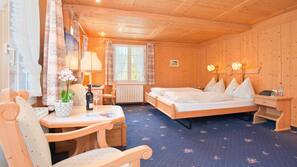 Hypo-allergenic bedding, in-room safe, iron/ironing board, free WiFi