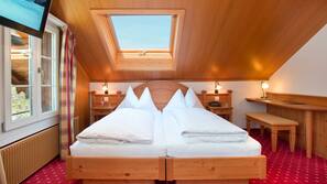 Hypo-allergenic bedding, in-room safe, iron/ironing board, free WiFi