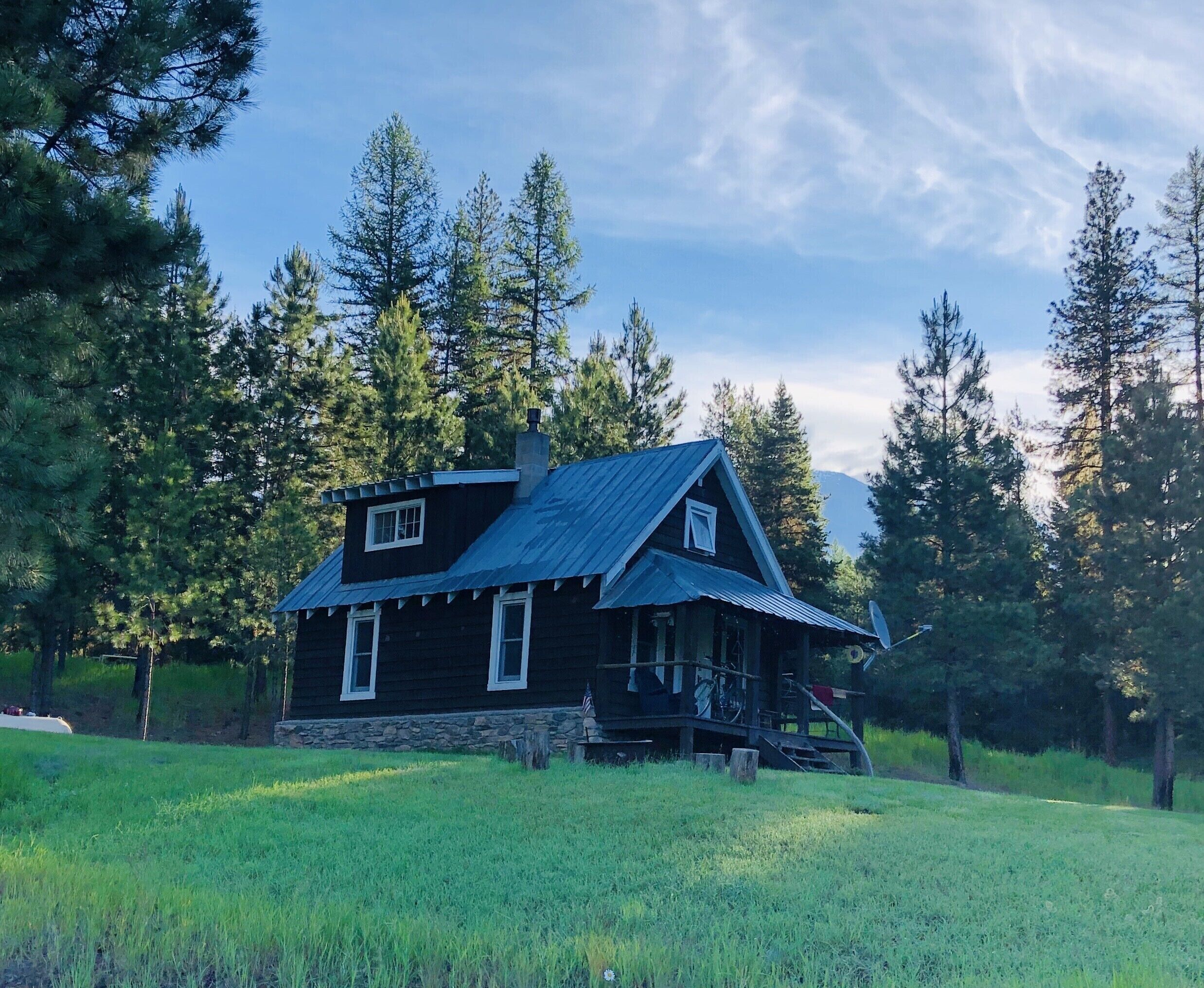 Historic Family Style Homestead Cabin in Polson, United States