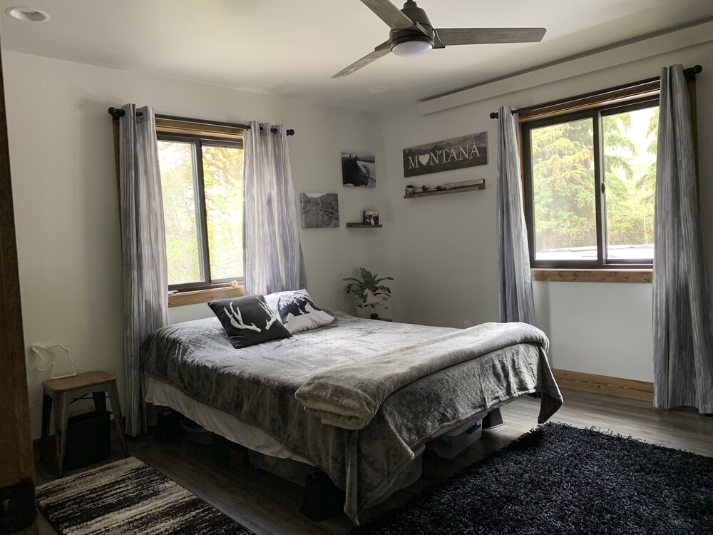 Sage Cabin Built in 2020. 4 miles from YNP & Hot Springs Gardiner