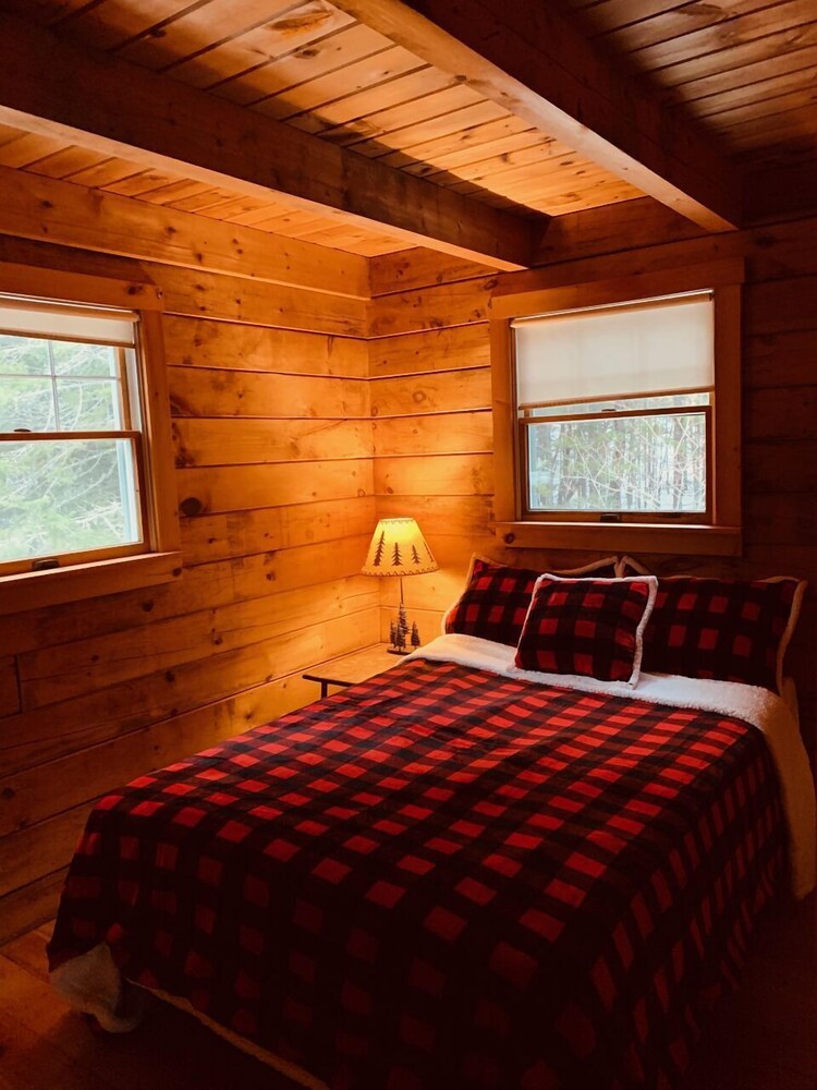 Loon Lake Cabin lots of privacy at this waterfront Loon Lake property