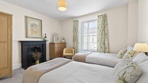 4 bedrooms, iron/ironing board, WiFi, linens