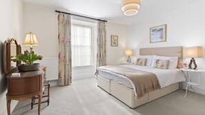 4 bedrooms, iron/ironing board, WiFi, linens