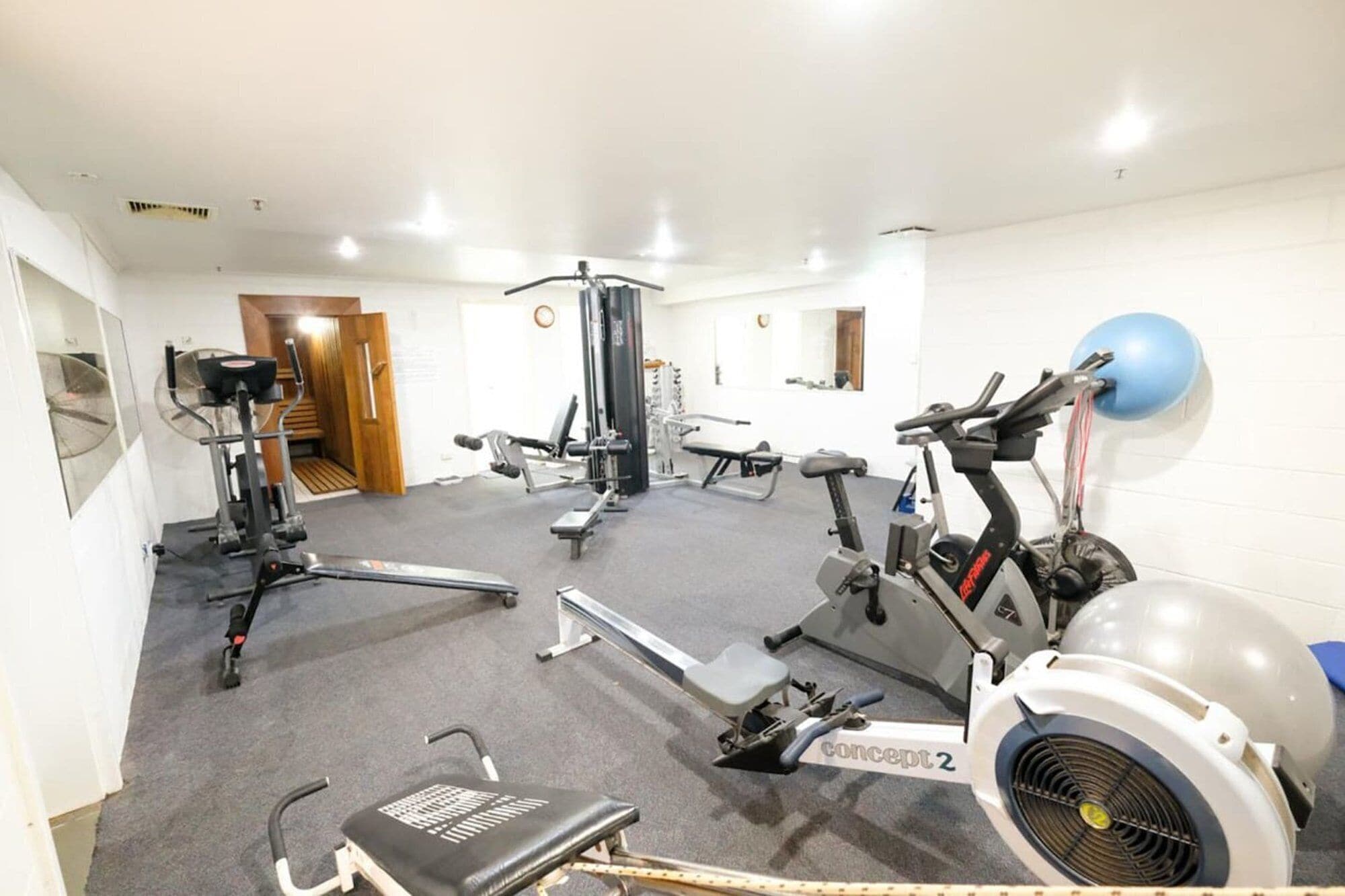 2BR Beautiful River Retreat Poolwinegymnetflix