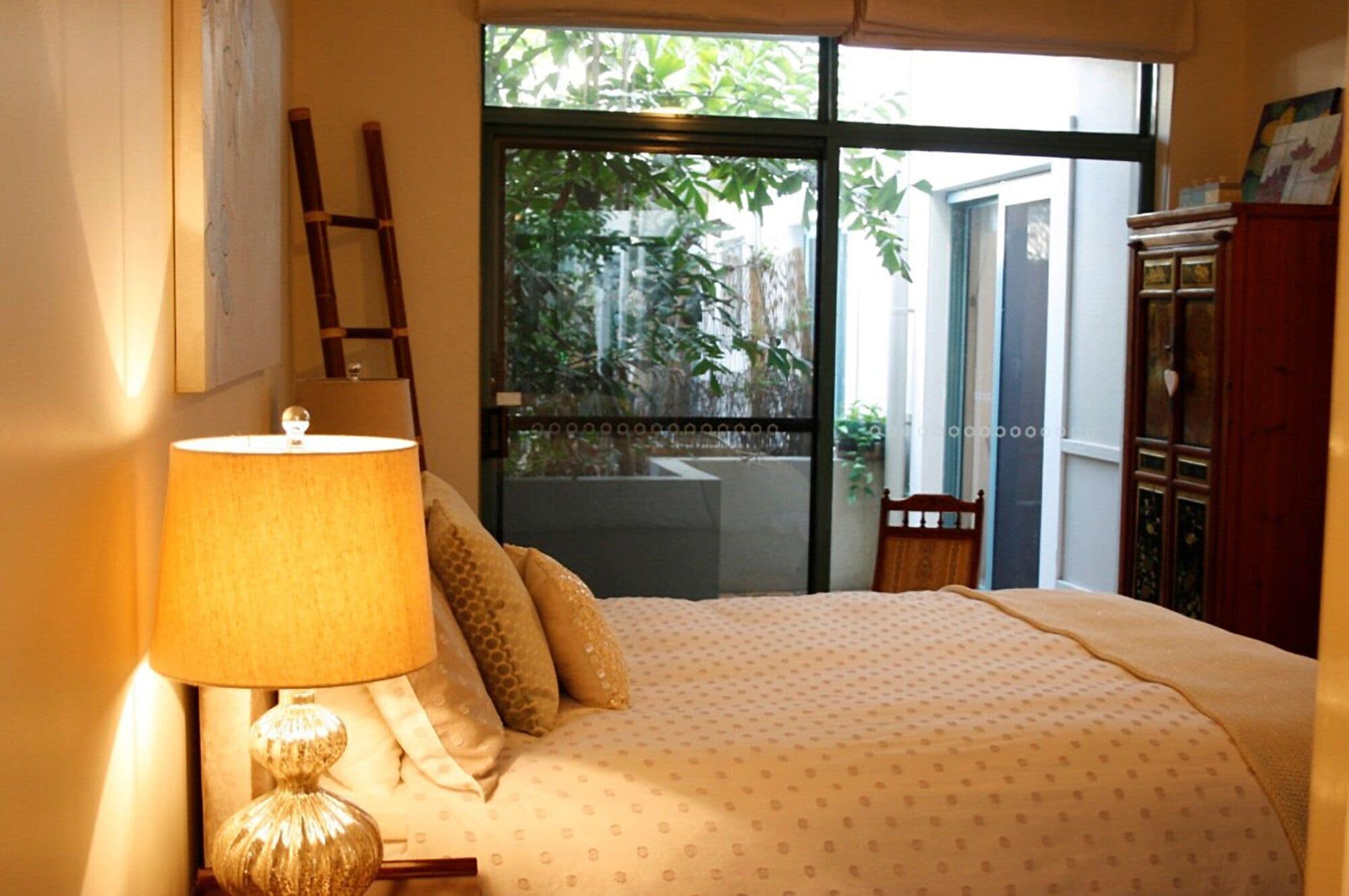 2BR Beautiful River Retreat Poolwinegymnetflix