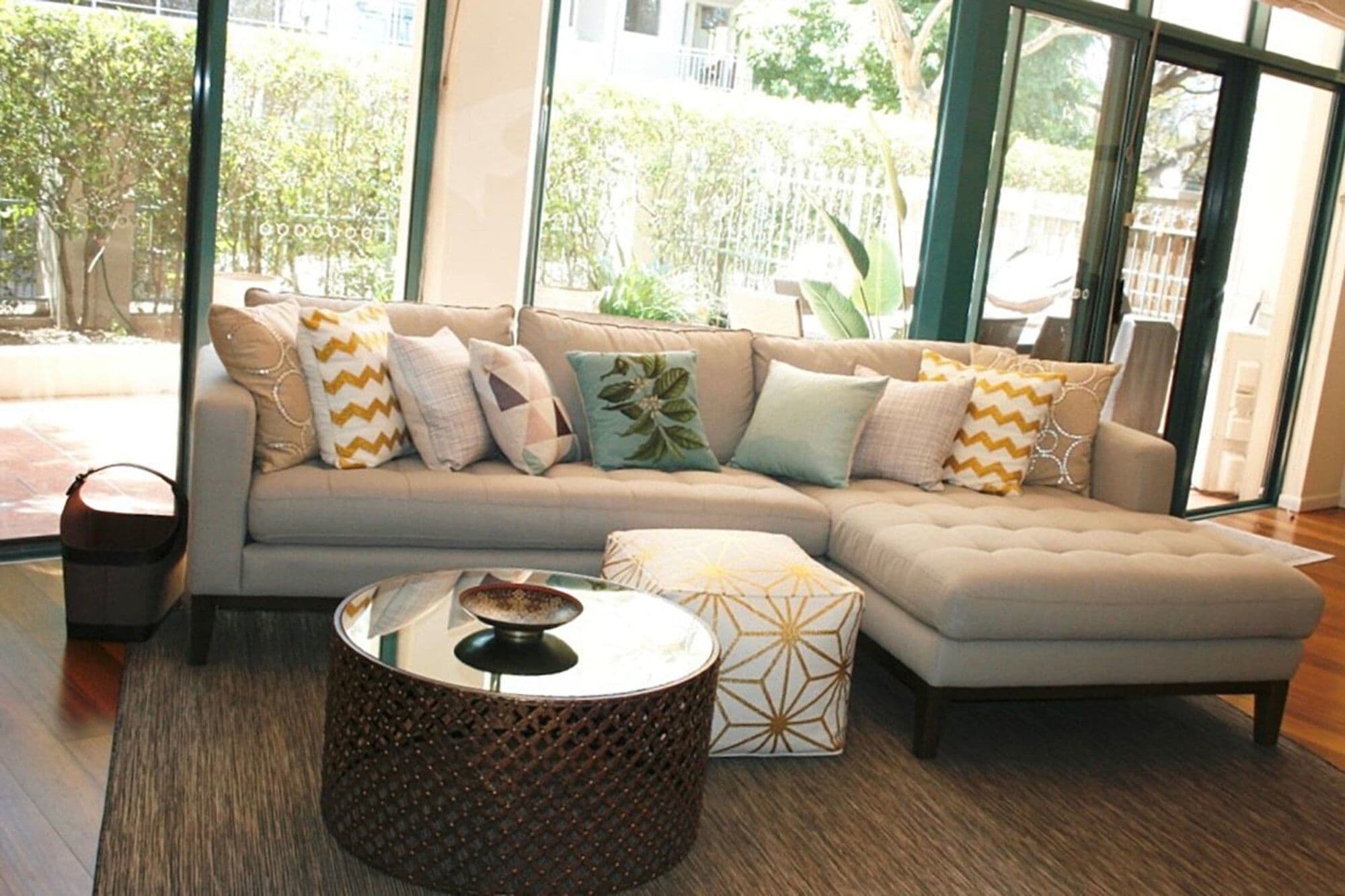 2BR Beautiful River Retreat Poolwinegymnetflix