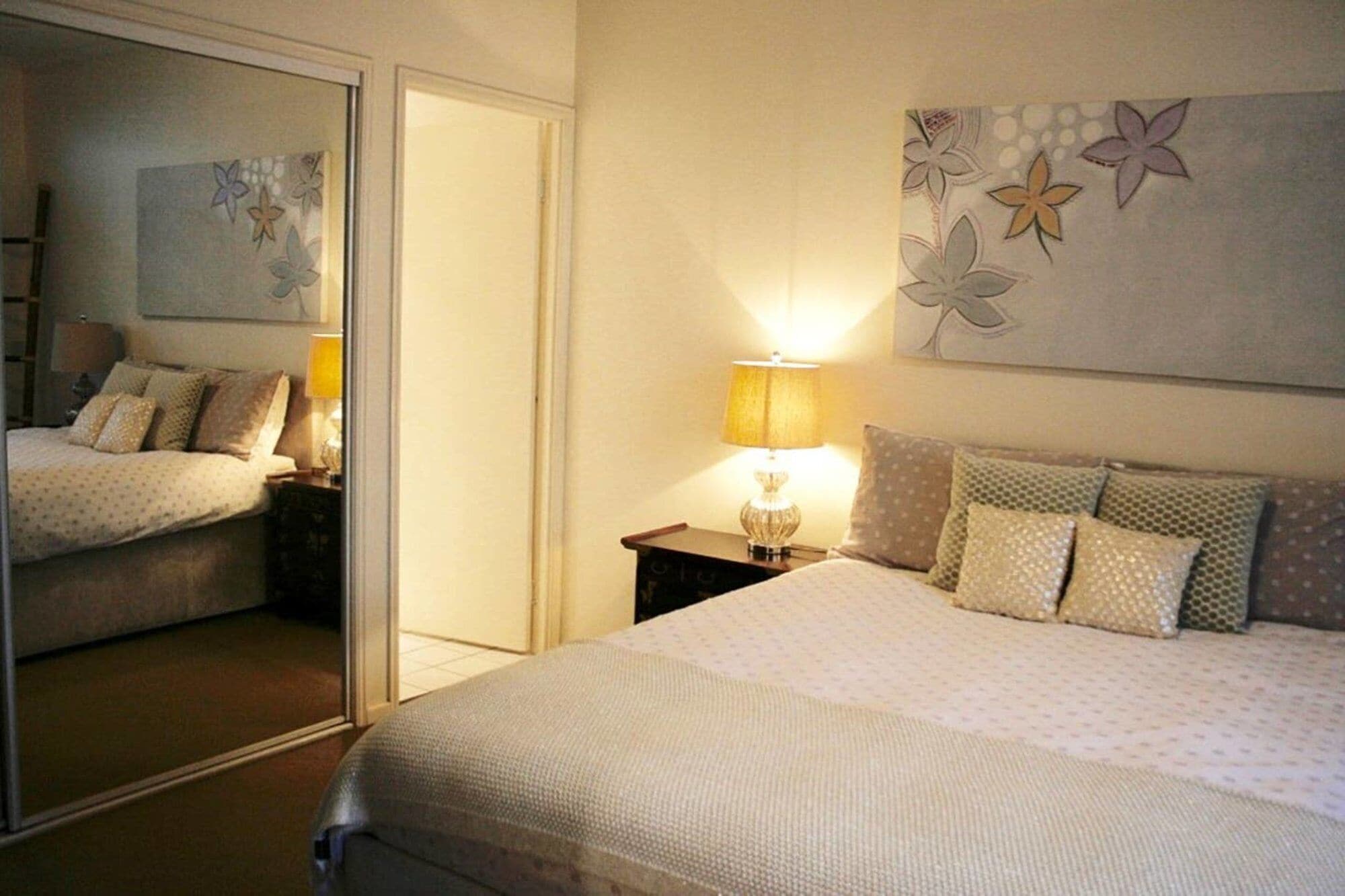 2BR Beautiful River Retreat Poolwinegymnetflix