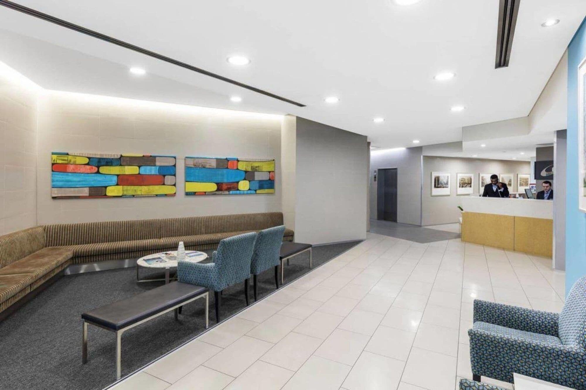 2BR Epic Views CBD 2 Cars Poolwinegymnetflix