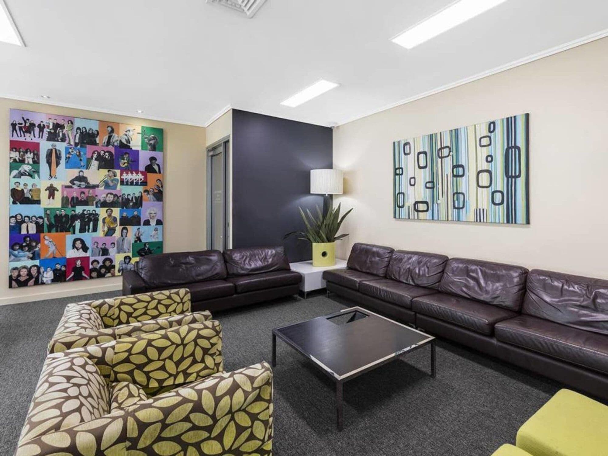 2BR Epic Views CBD 2 Cars Poolwinegymnetflix