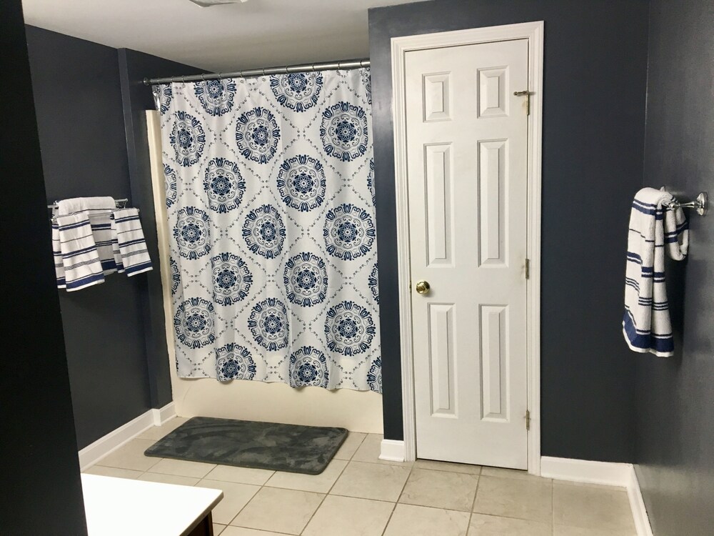 Spacious Riverfront Townhome Directly Across from Downtown Louisville