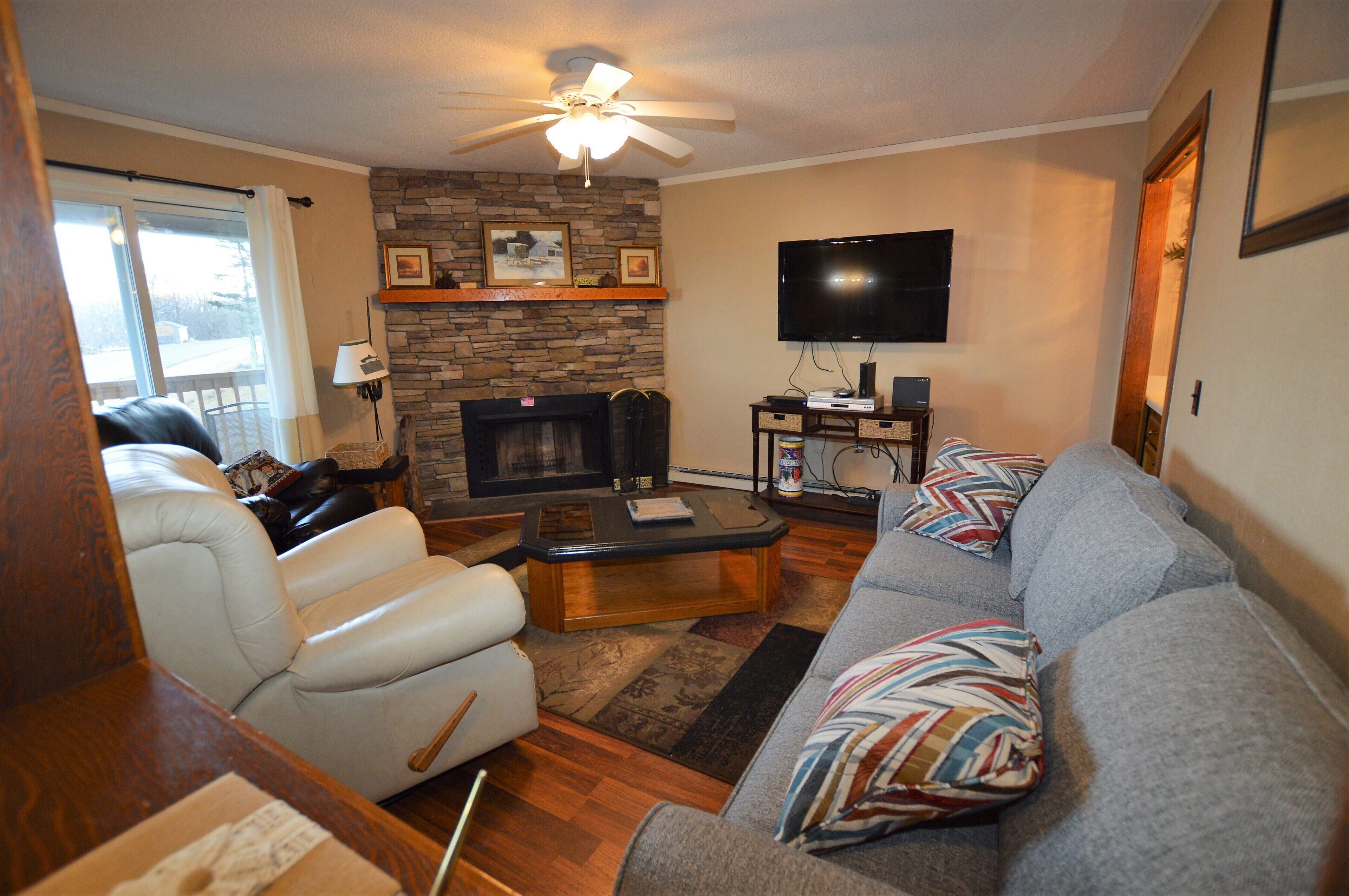 See The Mountains Feel The Sunshine 2 Bedroom Condo On Beech