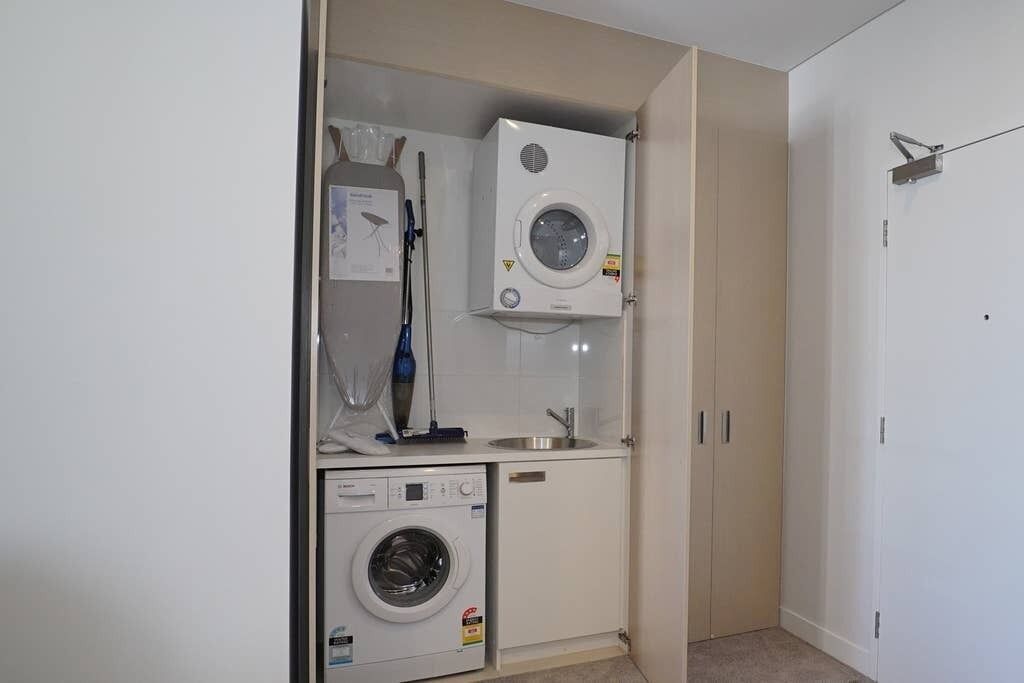 Close TO Optus & Crown