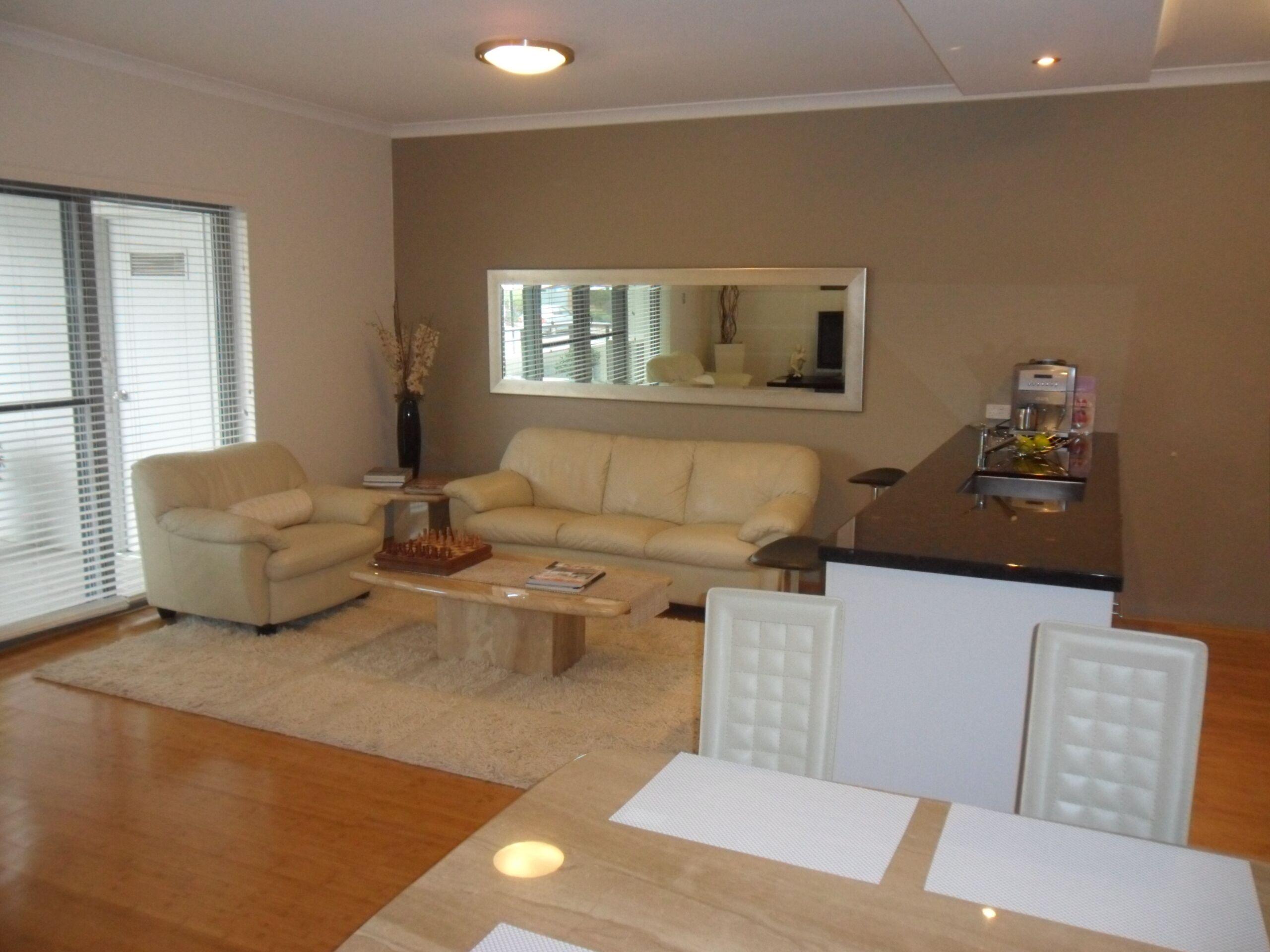 Executive Resort Style Apartment in West Perth. Heated Pool/WiFi/Bbq