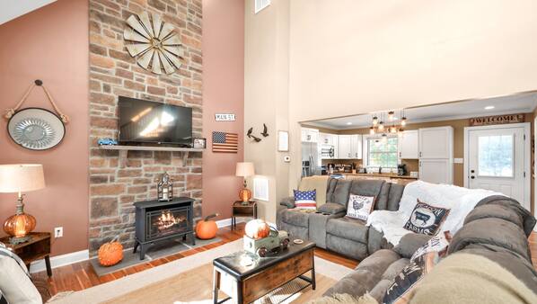 TV, fireplace