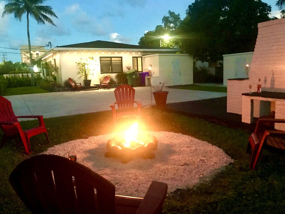 Magic City House Miami 3/2 Gated Parking/KING BED!