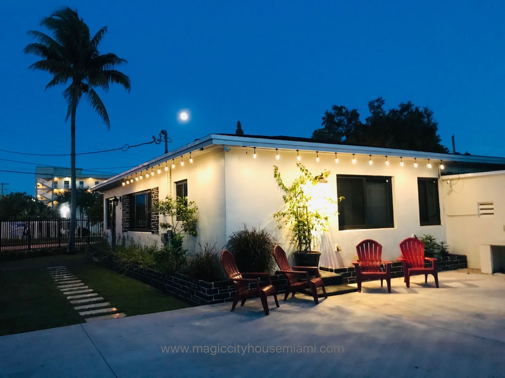 Magic City House Miami 3/2 Gated Parking/KING BED!