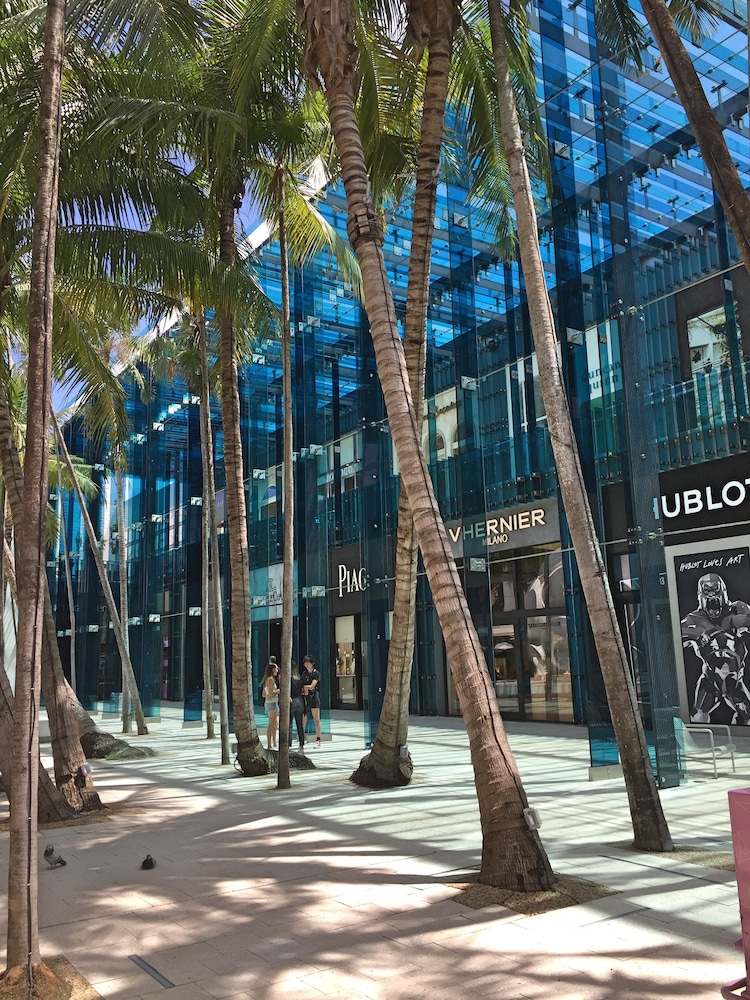 Magic City House Miami 3/2 Gated Parking/KING BED!