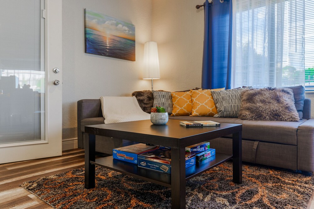 Magic City House Miami 3/2 Gated Parking/KING BED!