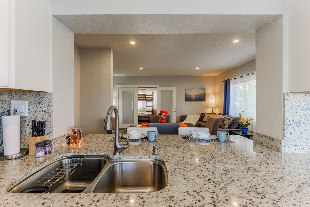 Magic City House Miami 3/2 Gated Parking/KING BED!