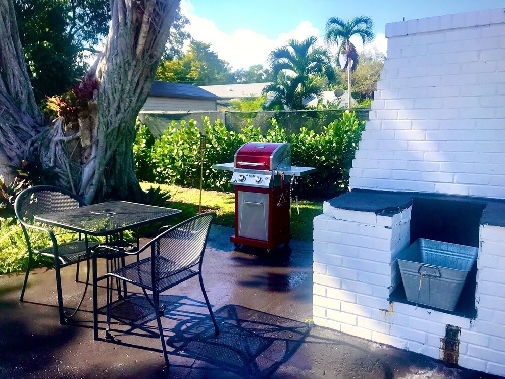 Magic City House Miami 3/2 Gated Parking/KING BED!