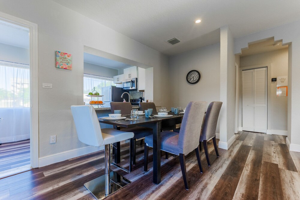 Magic City House Miami 3/2 Gated Parking/KING BED!