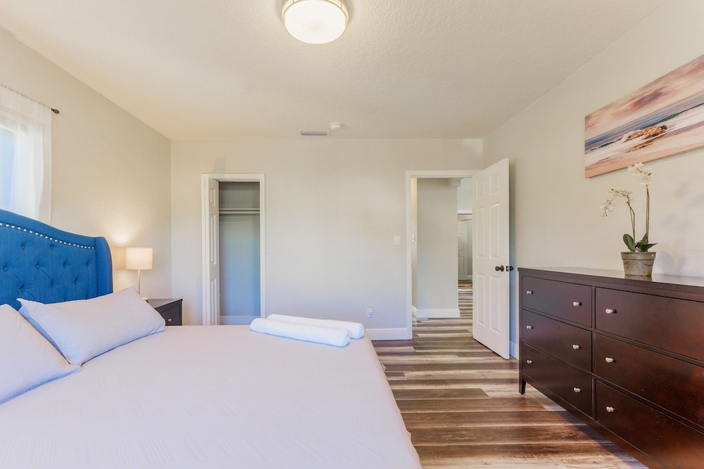 Magic City House Miami 3/2 Gated Parking/KING BED!