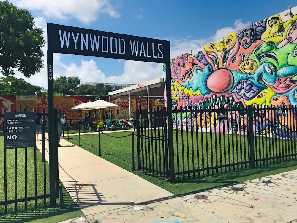 Magic City House Miami 3/2 Gated Parking/KING BED!