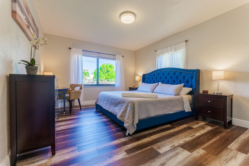 Magic City House Miami 3/2 Gated Parking/KING BED!