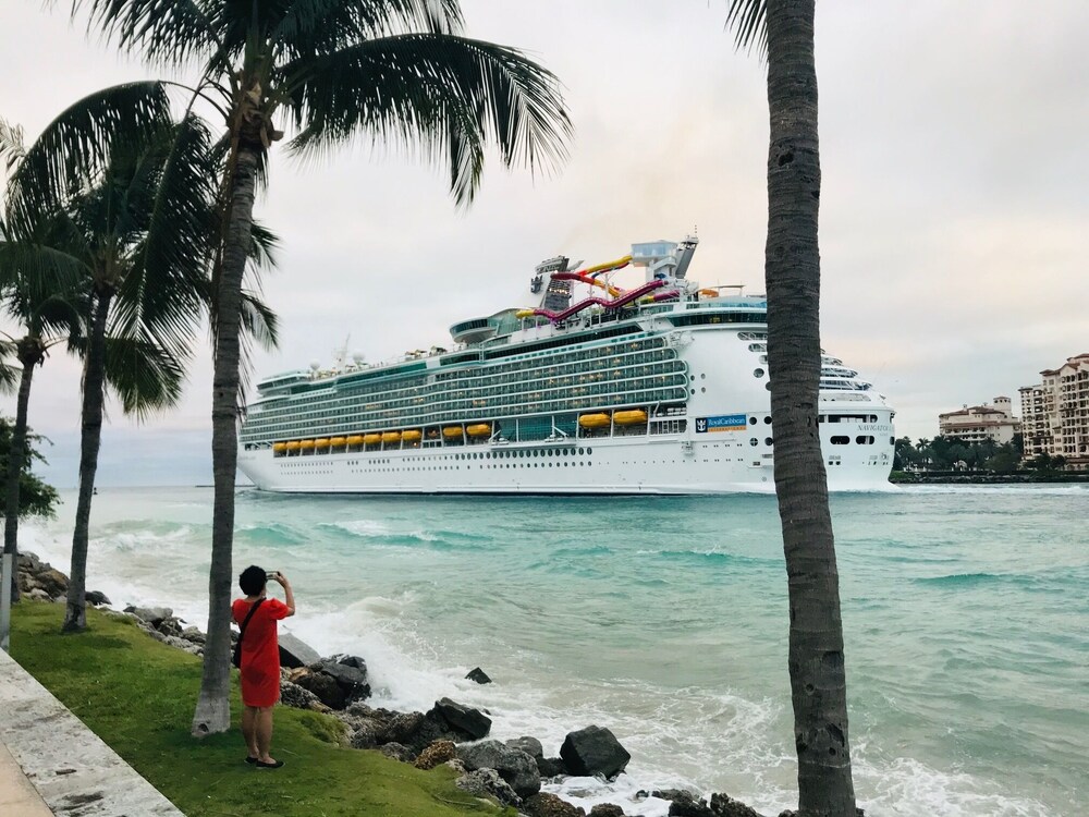 Magic City House Miami 3/2 Gated Parking/KING BED!