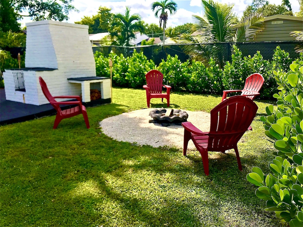 Magic City House Miami 3/2 Gated Parking/KING BED!