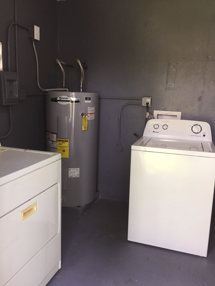 Magic City House Miami 3/2 Gated Parking/KING BED!