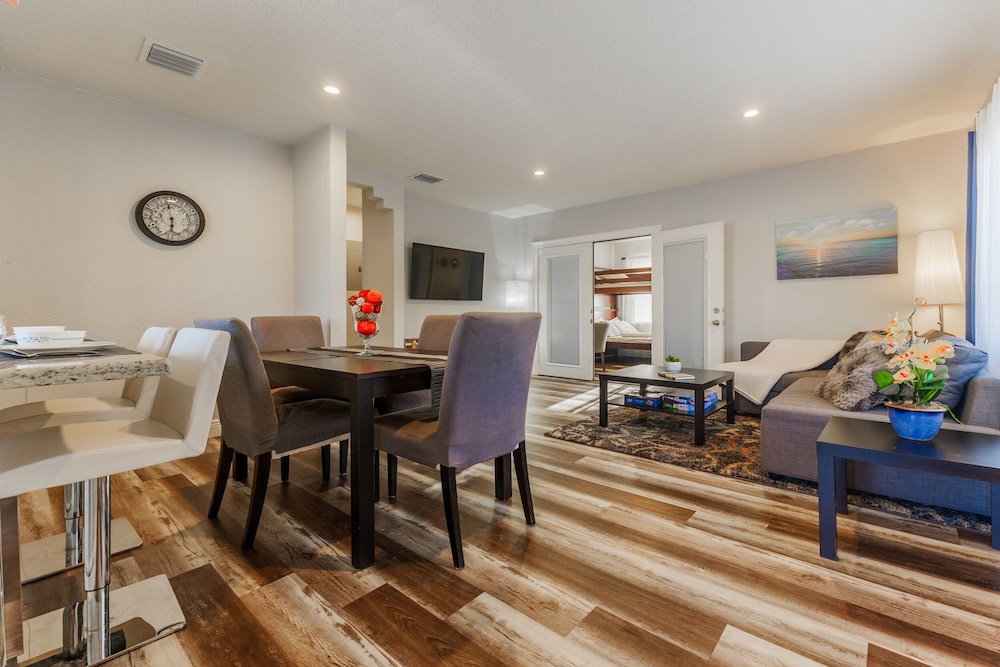 Magic City House Miami 3/2 Gated Parking/KING BED!