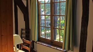 Individually decorated, individually furnished, free WiFi, linens