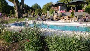 Piscine extérieure (ouverte en saison), parasols de plage