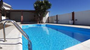 Piscine extérieure (ouverte en saison)