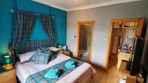 Individually furnished, blackout curtains, iron/ironing board, free WiFi