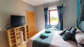 Individually furnished, blackout curtains, iron/ironing board, free WiFi