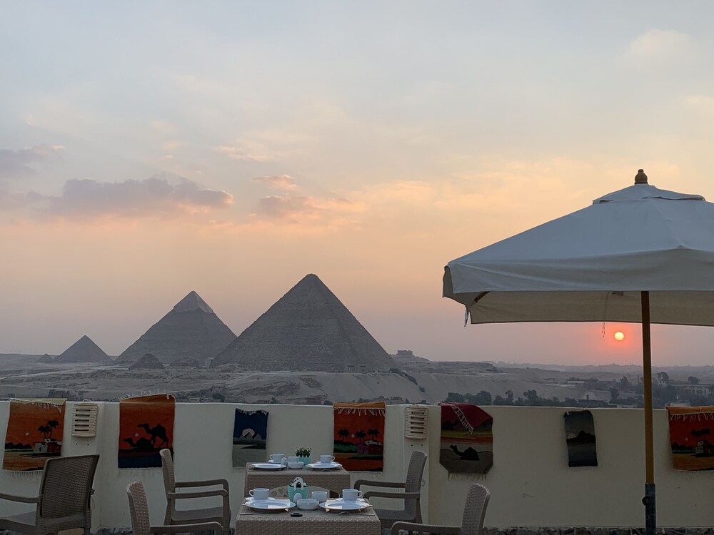 Foto - pYramids iNN