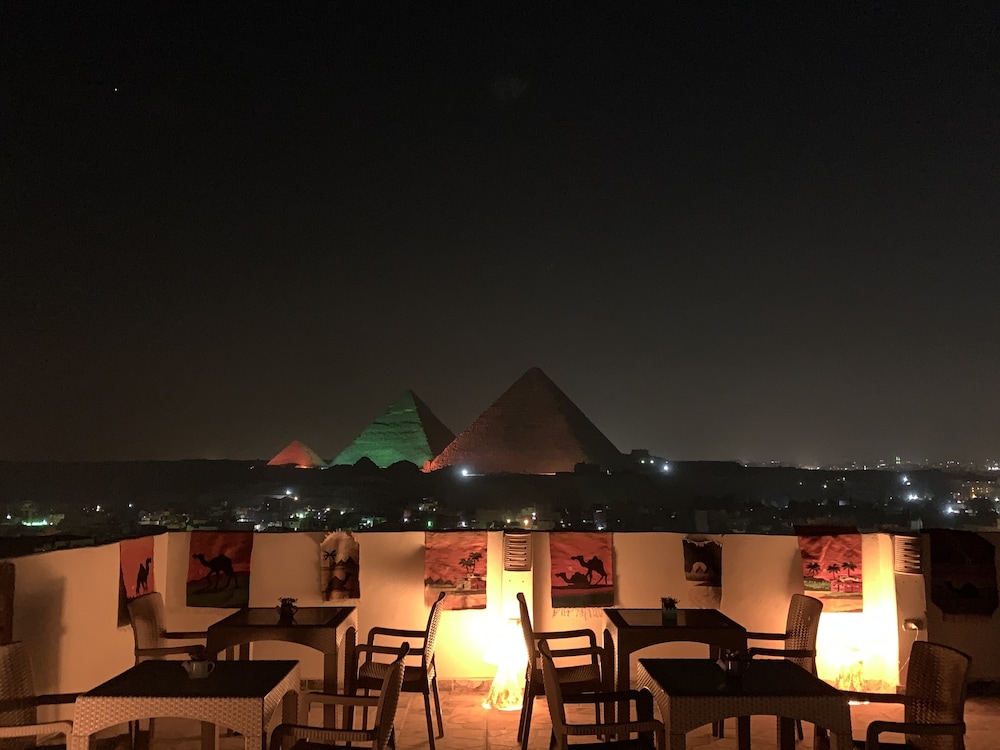 Foto - pYramids iNN