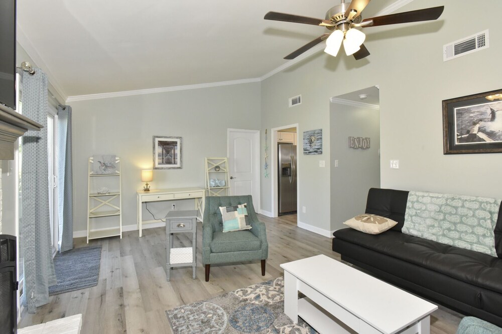 Near Camp LeJeune main gate, Sleeps 67 in Jacksonville Best Rates